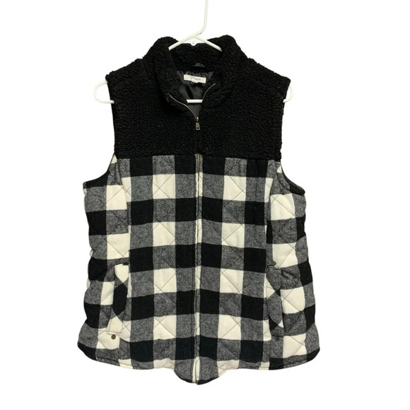 Maurices Jackets & Blazers - Maurice’s plush vest size large black/white plaid EUC